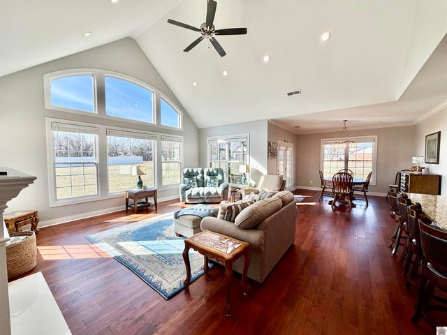 154 Westhaven, Paducah, KY 42001