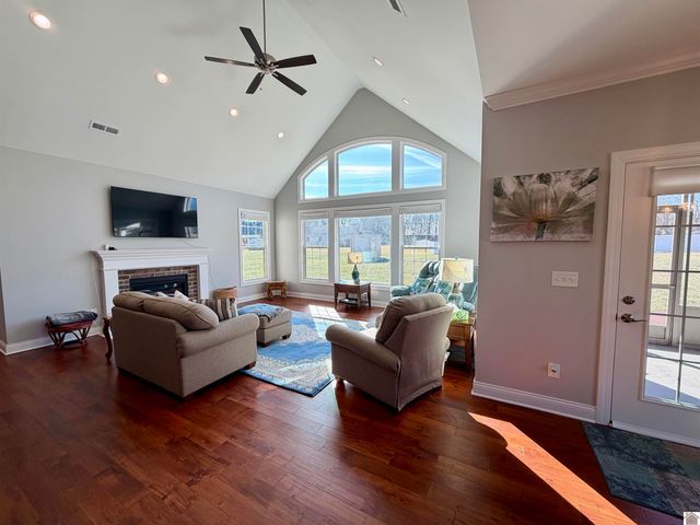 154 Westhaven, Paducah, KY 42001