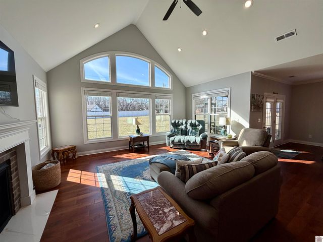 154 Westhaven, Paducah, KY 42001