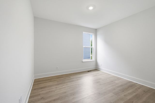 888 Joe Miller Dr, Hendersonville, TN 37075