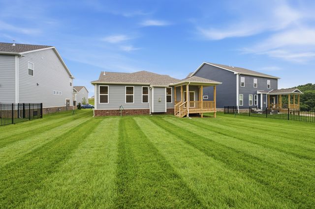 888 Joe Miller Dr, Hendersonville, TN 37075