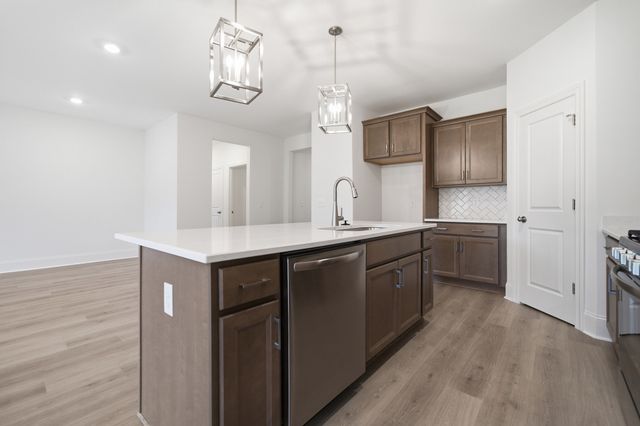 888 Joe Miller Dr, Hendersonville, TN 37075
