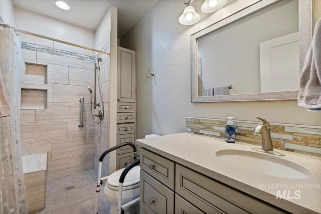 5410 W Beacon Light Rd, Eagle, ID 83616