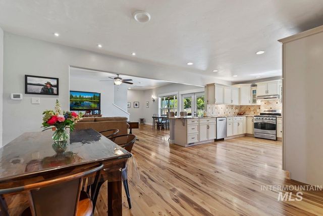 5410 W Beacon Light Rd, Eagle, ID 83616