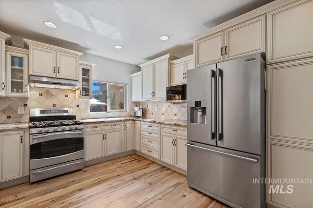 5410 W Beacon Light Rd, Eagle, ID 83616