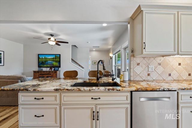 5410 W Beacon Light Rd, Eagle, ID 83616