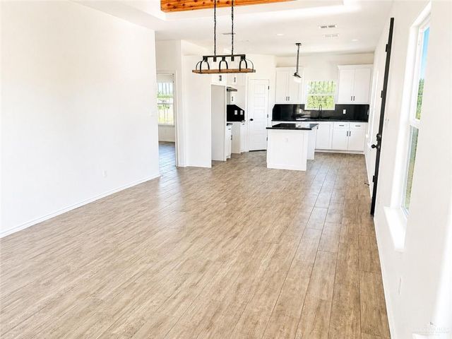 406 W Kohala Avenue, Mission, TX 78573