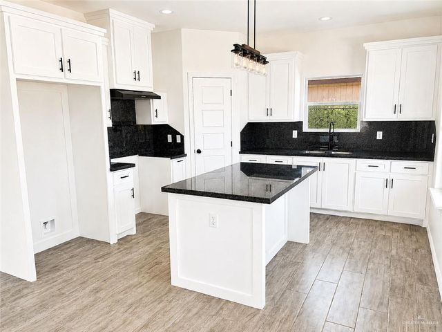 406 W Kohala Avenue, Mission, TX 78573