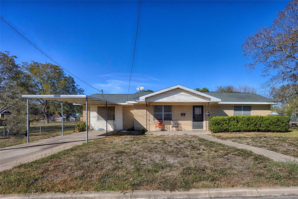 507 South Street, Schulenburg, TX 78956