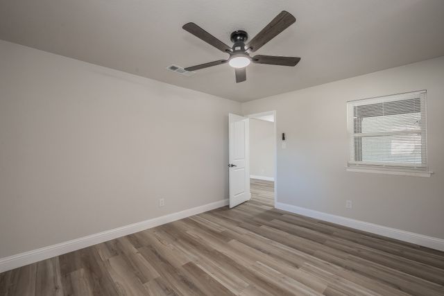 1006 N Ector Drive, Euless, TX 76039