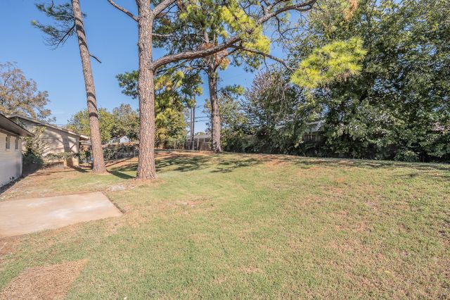 1006 N Ector Drive, Euless, TX 76039