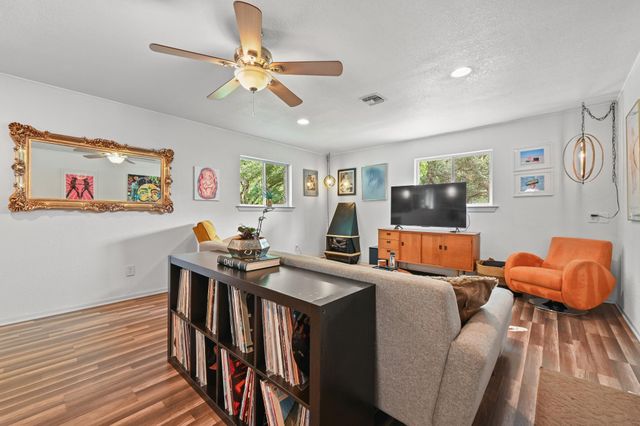 807 Campbell ST, Lockhart, TX 78644