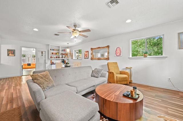 807 Campbell ST, Lockhart, TX 78644
