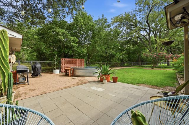 807 Campbell ST, Lockhart, TX 78644