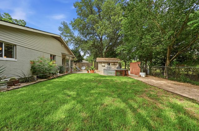 807 Campbell ST, Lockhart, TX 78644