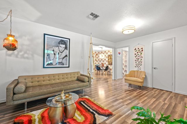 807 Campbell ST, Lockhart, TX 78644