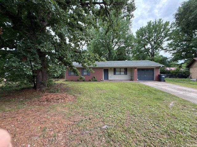 2112 E 14th Street, Russellville, AR 72802