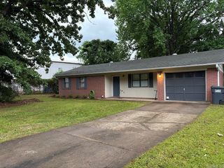 2112 E 14th Street, Russellville, AR 72802