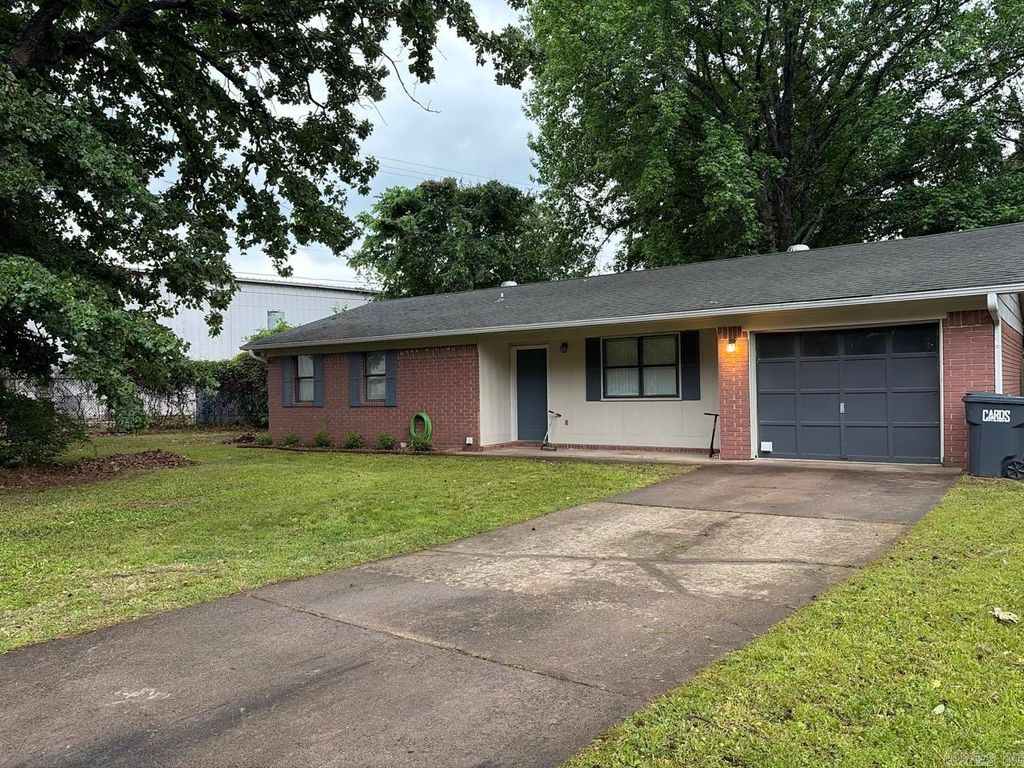 2112 E 14th Street, Russellville, AR 72802