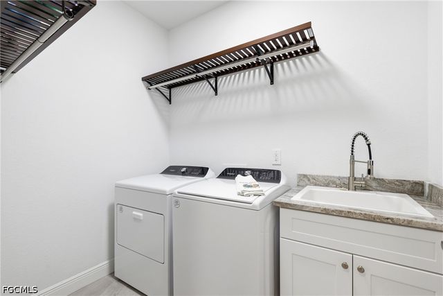 1813 NW 37th PL, Cape Coral, FL 33993