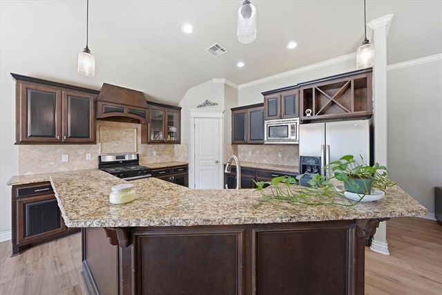 19509 Crest Ridge Drive, Edmond, OK 73012