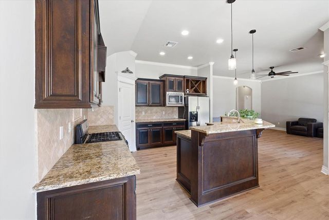 19509 Crest Ridge Drive, Edmond, OK 73012