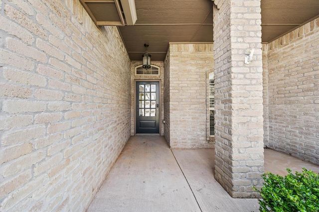 19509 Crest Ridge Drive, Edmond, OK 73012