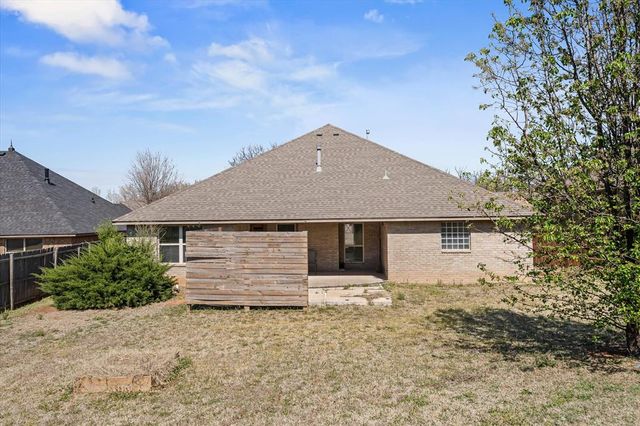 19509 Crest Ridge Drive, Edmond, OK 73012