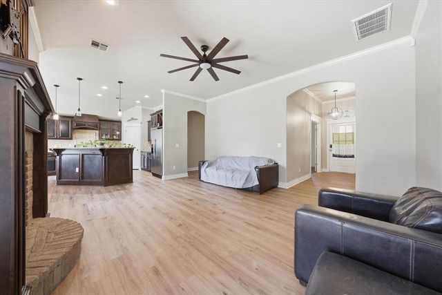 19509 Crest Ridge Drive, Edmond, OK 73012