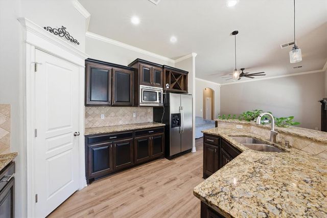 19509 Crest Ridge Drive, Edmond, OK 73012