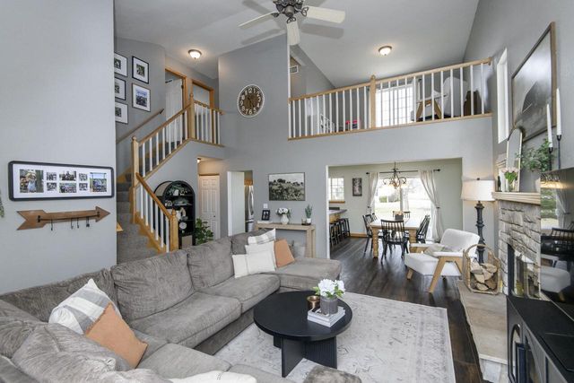 3800 Rivers Crossing DRIVE, Waukesha, WI 53189