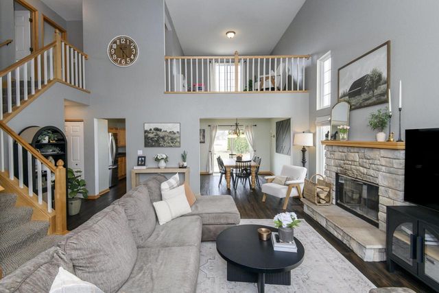 3800 Rivers Crossing DRIVE, Waukesha, WI 53189