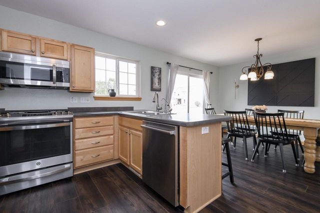 3800 Rivers Crossing DRIVE, Waukesha, WI 53189