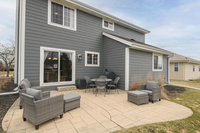 3800 Rivers Crossing DRIVE, Waukesha, WI 53189