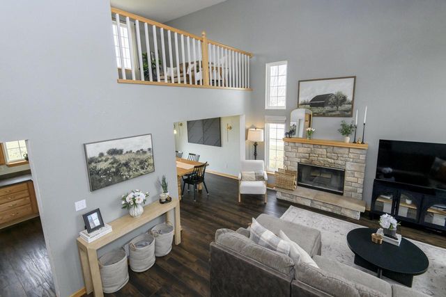 3800 Rivers Crossing DRIVE, Waukesha, WI 53189