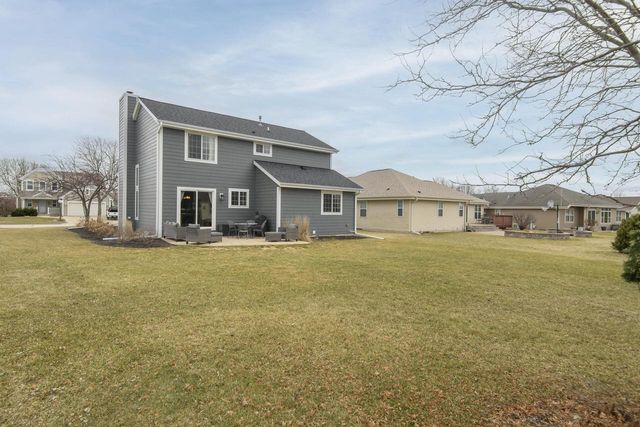 3800 Rivers Crossing DRIVE, Waukesha, WI 53189