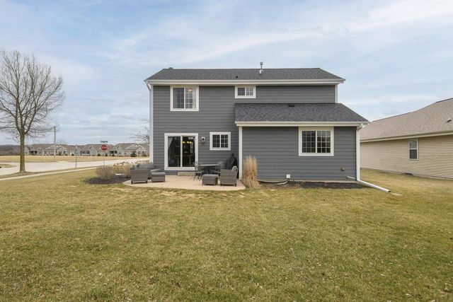 3800 Rivers Crossing DRIVE, Waukesha, WI 53189