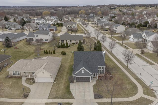 3800 Rivers Crossing DRIVE, Waukesha, WI 53189