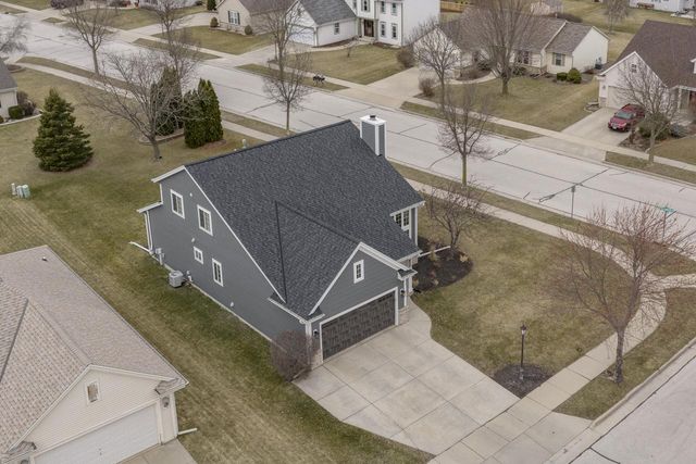 3800 Rivers Crossing DRIVE, Waukesha, WI 53189