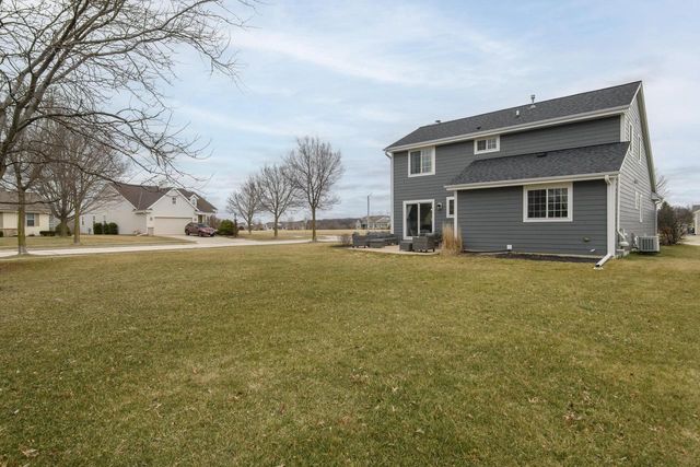 3800 Rivers Crossing DRIVE, Waukesha, WI 53189