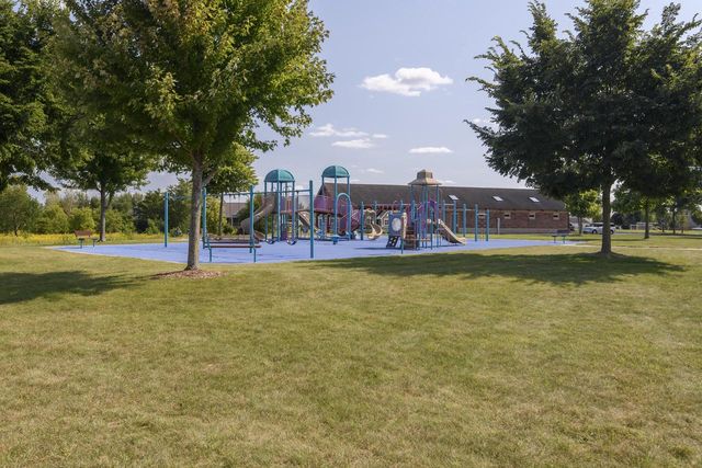 3800 Rivers Crossing DRIVE, Waukesha, WI 53189