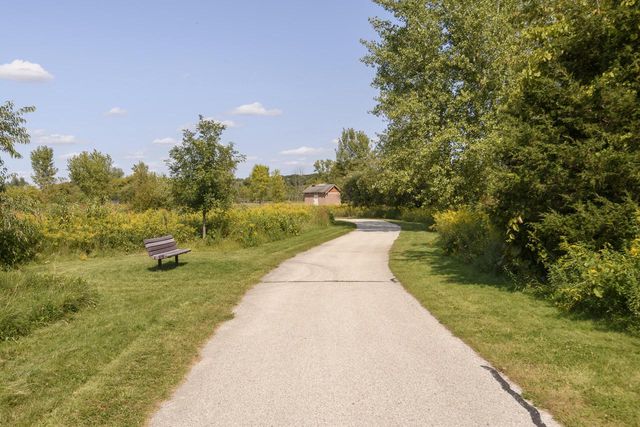 3800 Rivers Crossing DRIVE, Waukesha, WI 53189