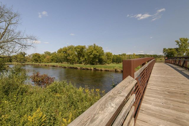 3800 Rivers Crossing DRIVE, Waukesha, WI 53189