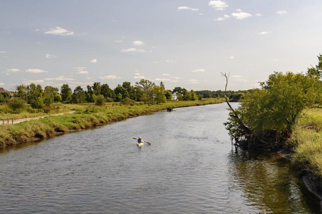 3800 Rivers Crossing DRIVE, Waukesha, WI 53189