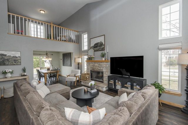 3800 Rivers Crossing DRIVE, Waukesha, WI 53189