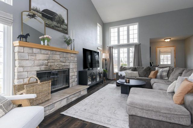 3800 Rivers Crossing DRIVE, Waukesha, WI 53189