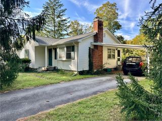 2 Edgewood Lane, Mansfield, CT 06250