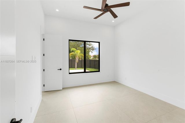 105 sw 33rd PL, Cape Coral, FL 33991