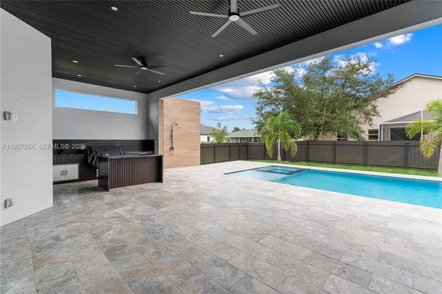 105 sw 33rd PL, Cape Coral, FL 33991