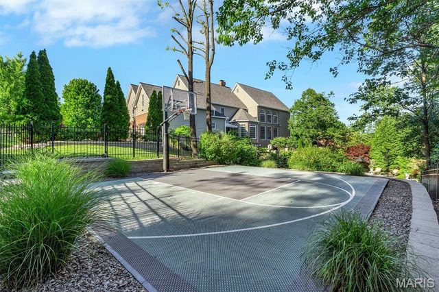 21 Country Club Drive, Edwardsville, IL 62025